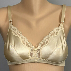 Vintage NEW NOS Vanity Fair Bra Size 32B Nylon Fiberfill Lined 72-278 Wire Free